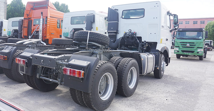 howo A7 tractor
