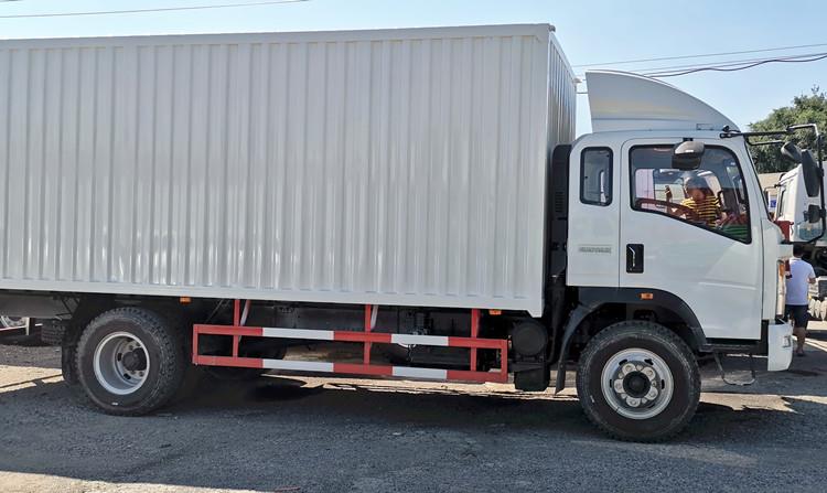 Howo 4x2 15T Light Cargo Van Box Truck for Sale Near Me in Ghana